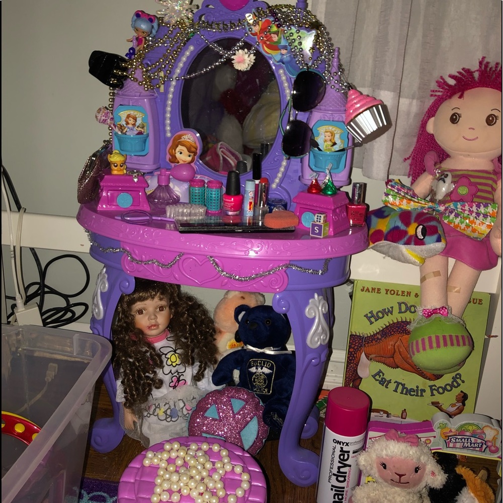 Little girl vanity set (Sold)